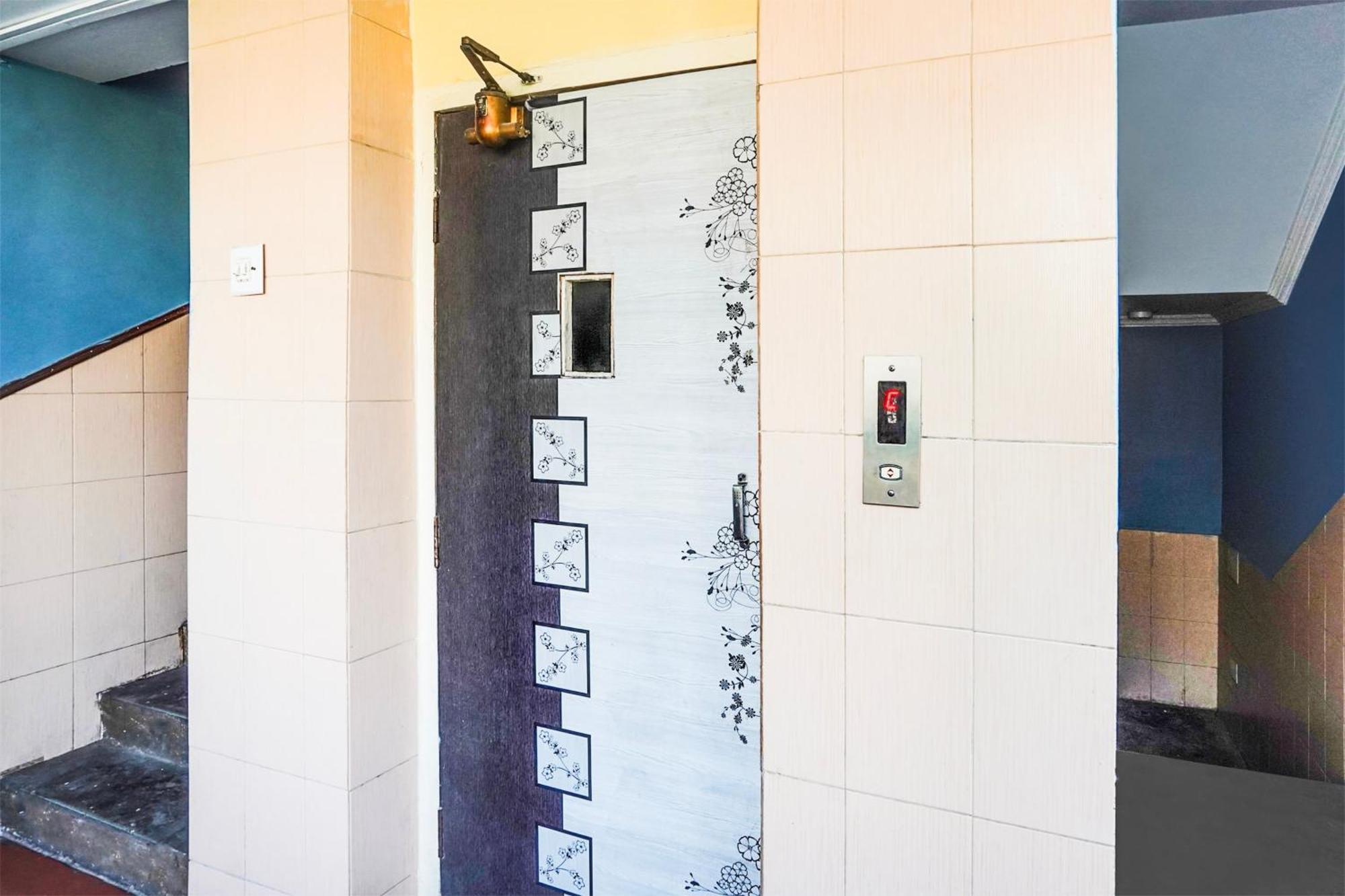 Hotel O Vibrant Residency Ahmedabad Exteriör bild