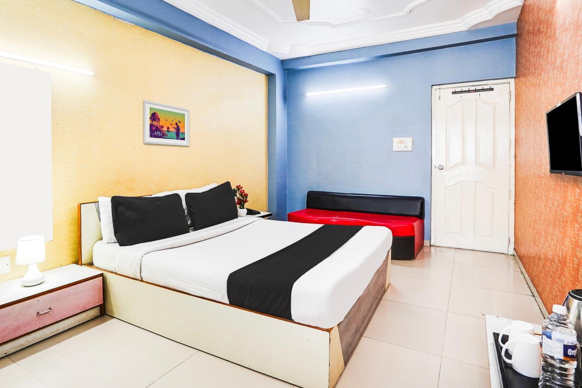 Hotel O Vibrant Residency Ahmedabad Exteriör bild