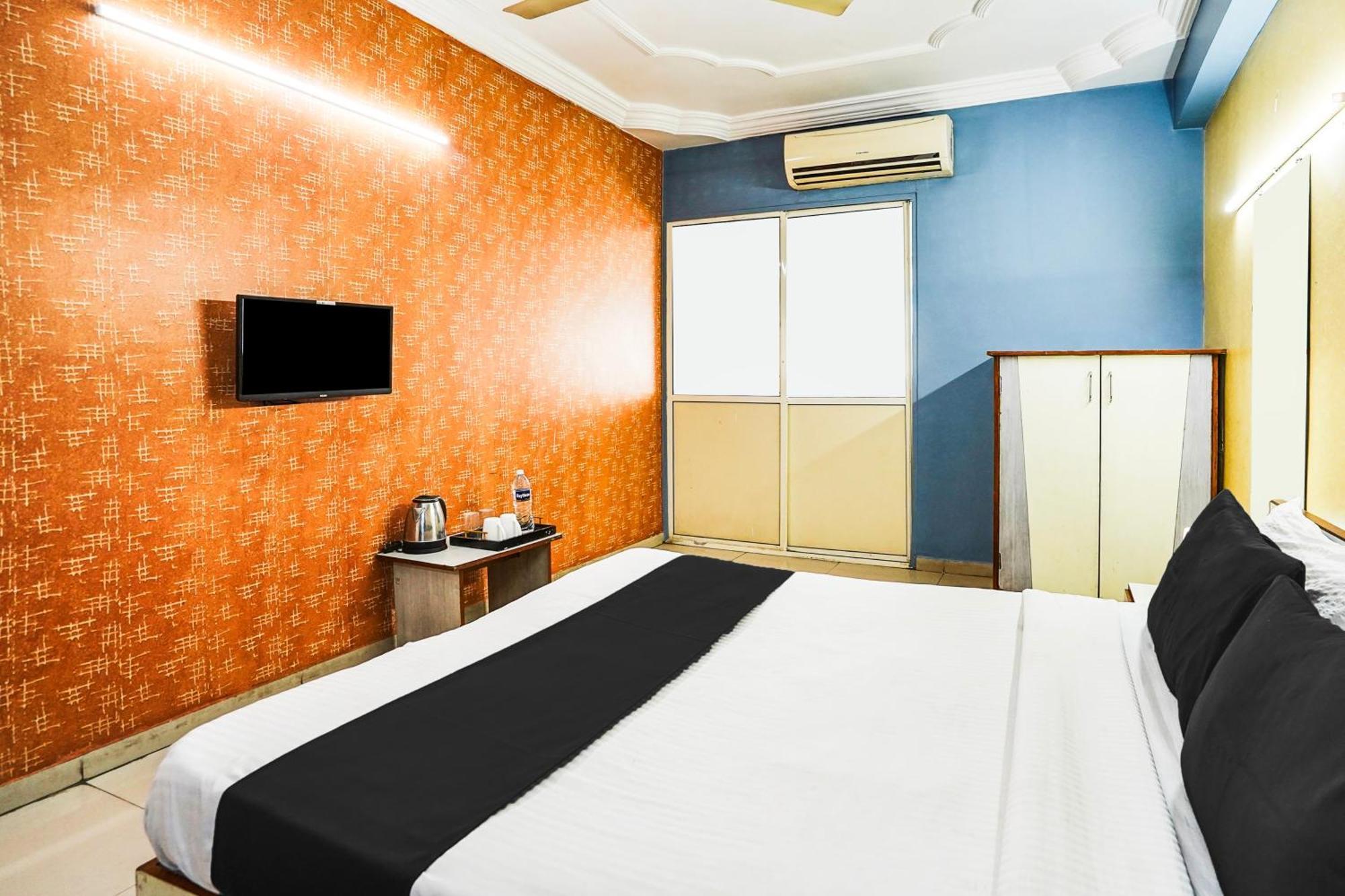 Hotel O Vibrant Residency Ahmedabad Exteriör bild